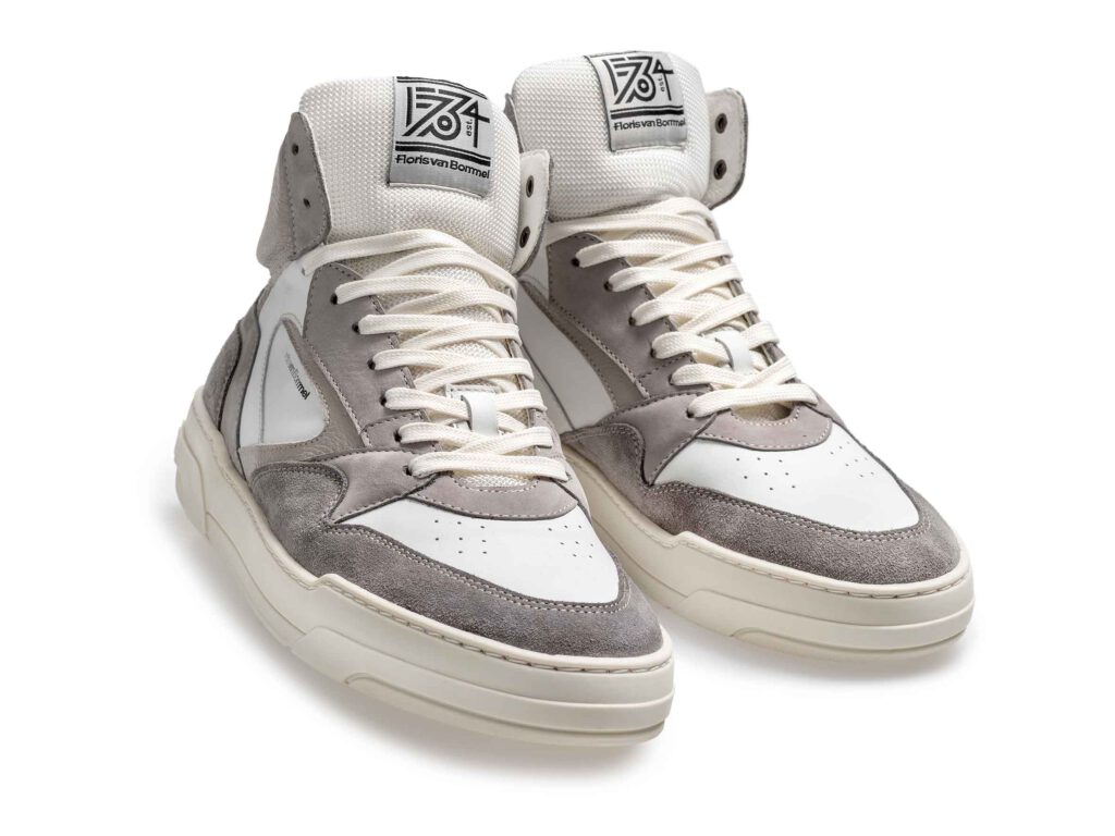 Knöchelhohe Sneaker in weiß grau