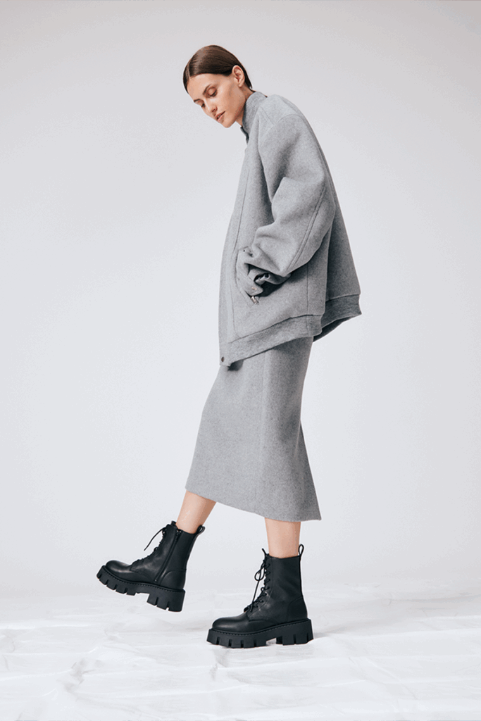 Derbe schwarze Boots